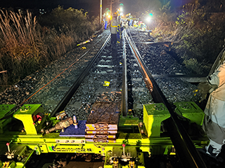 レール交換機施工