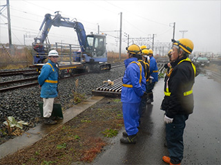 軌陸バックホー+３ｔトロ取扱訓練１