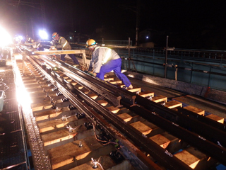 橋上レール交換